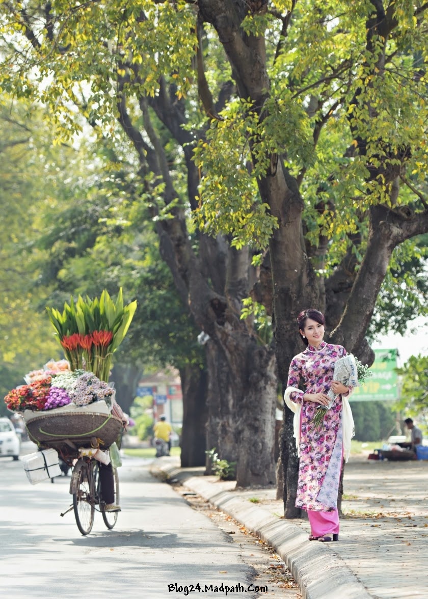 ảnh đẹp, hình ảnh về Người đẹp áo dài thước tha trên hè phố, Người đẹp áo dài thước tha trên hè phố